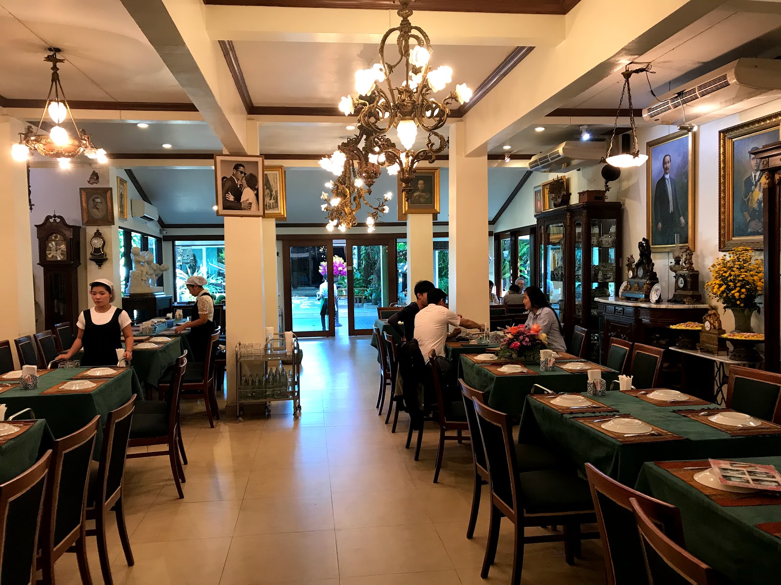 Krua Sa Ros Jad Restaurant