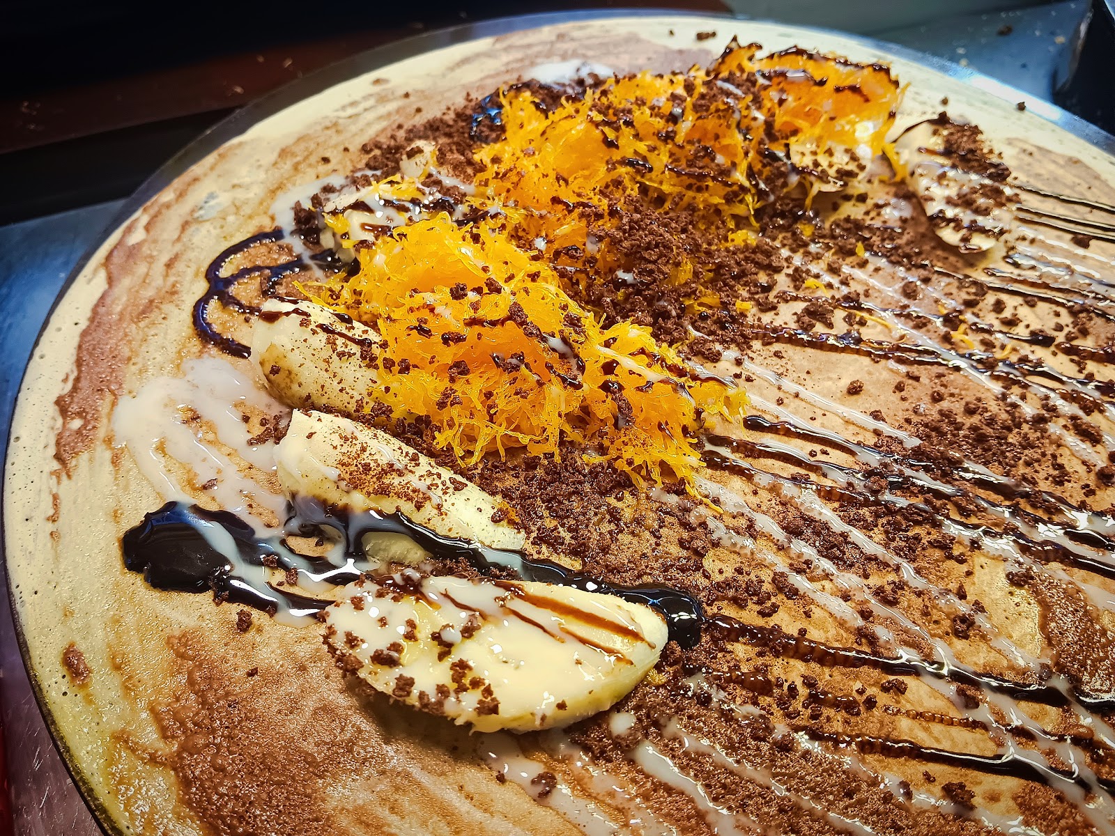 Oh my crepe – Fresh milk crepe – At the entrance to Soi Suburban, at intersection 7, next to the chicken soup at the fish sauce shop.