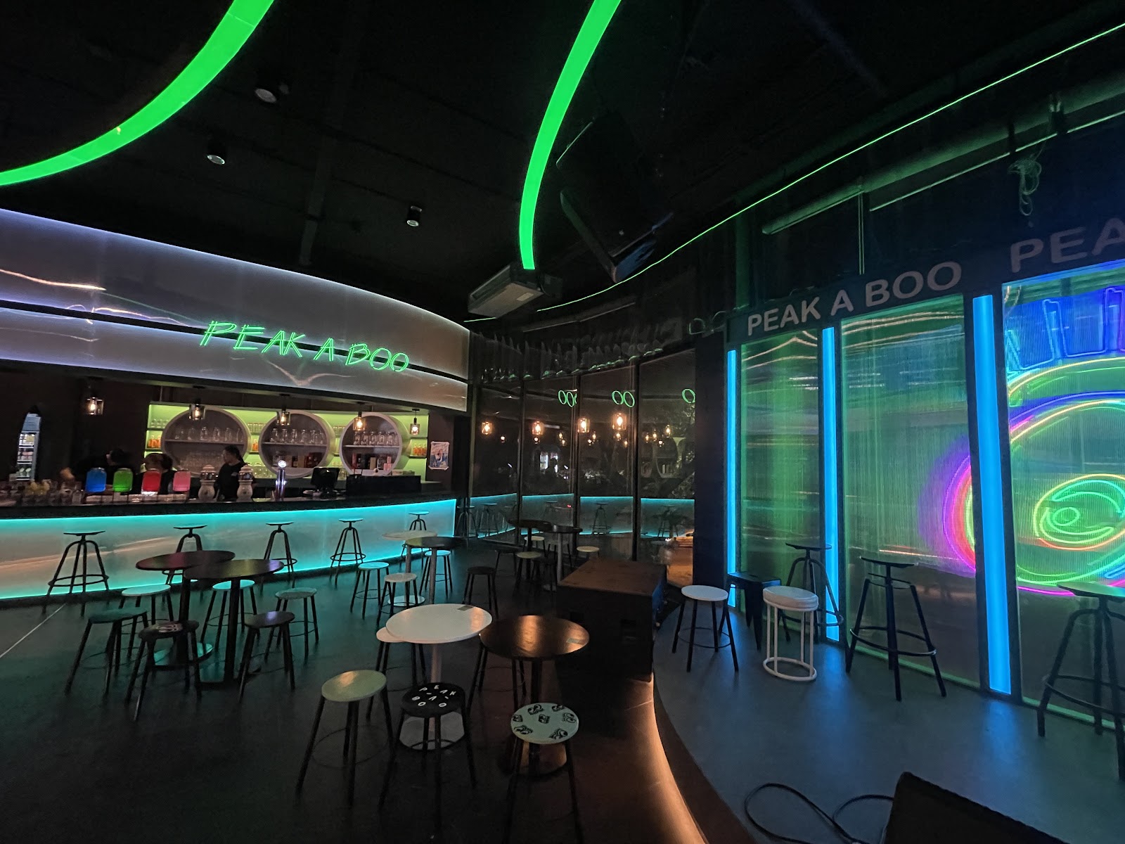 Peak A Boo Bar Ratchayothin