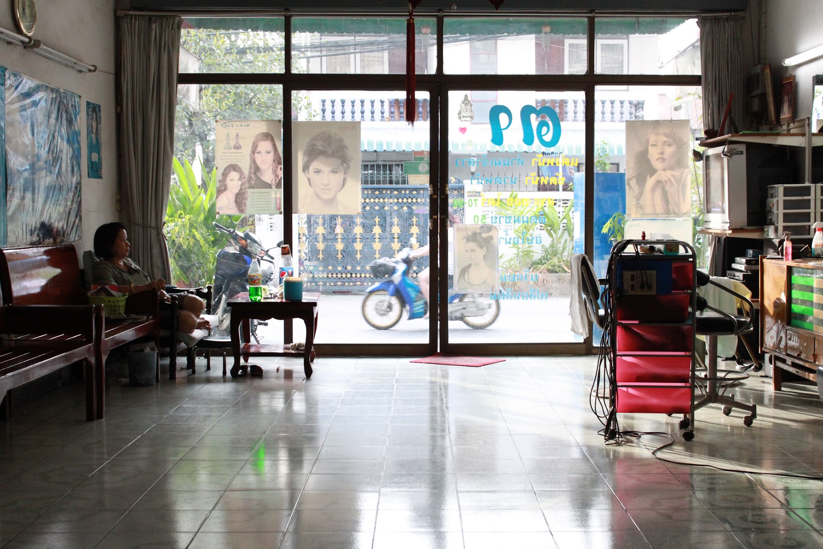 Eye beauty salon
