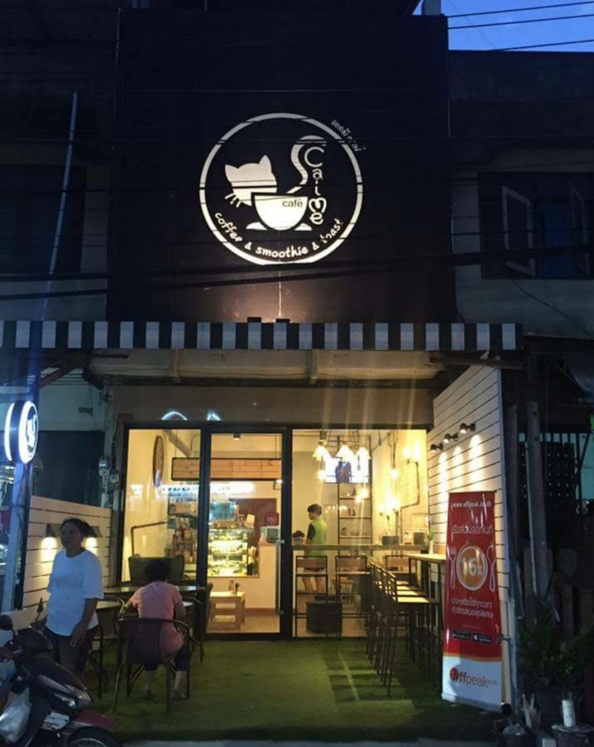 Cat Me Cafe [Not a cat cafe]