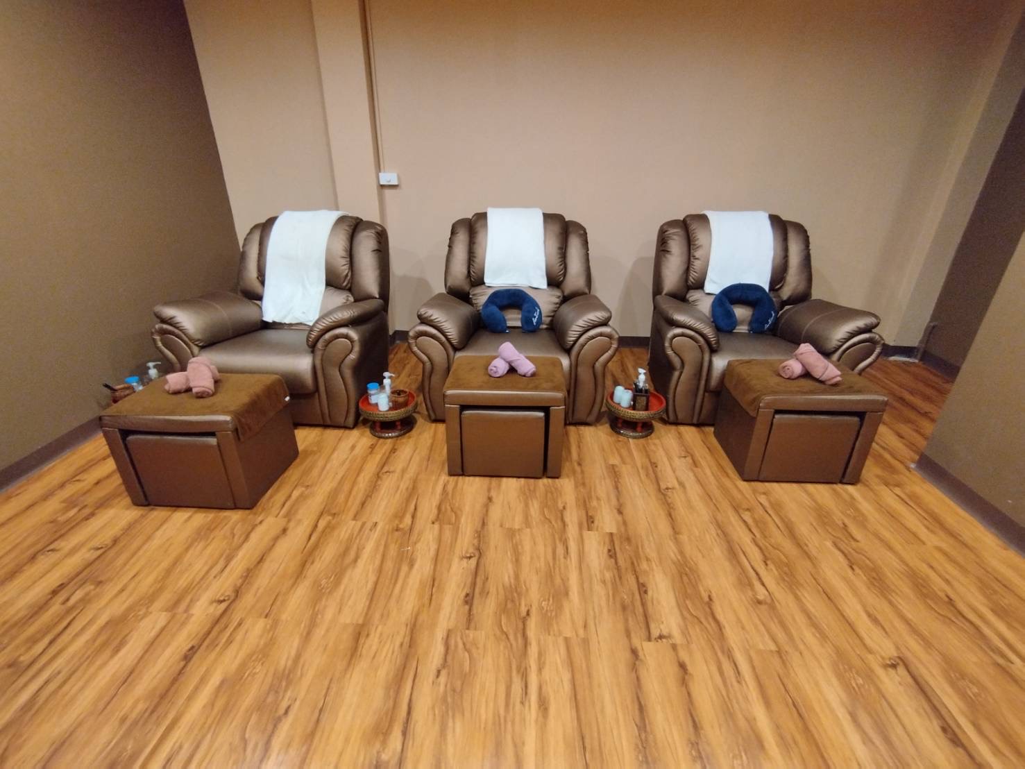 Roy Lanna Massage & Waxing