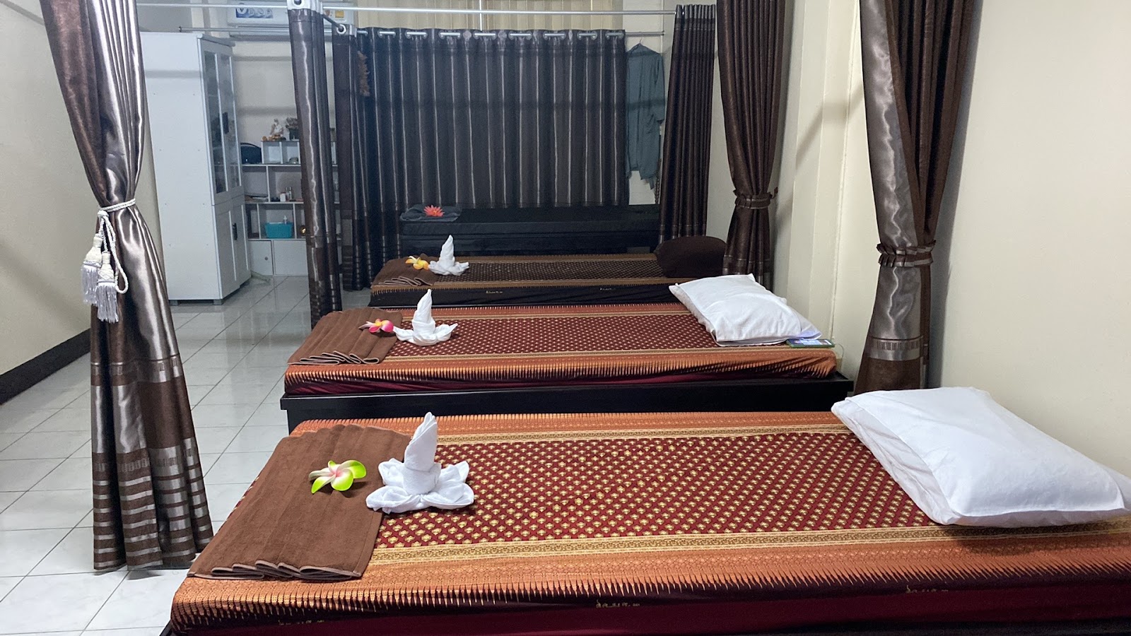 Relaxing Thai Massage for Wellness, Ramkhamhaeng Soi 42