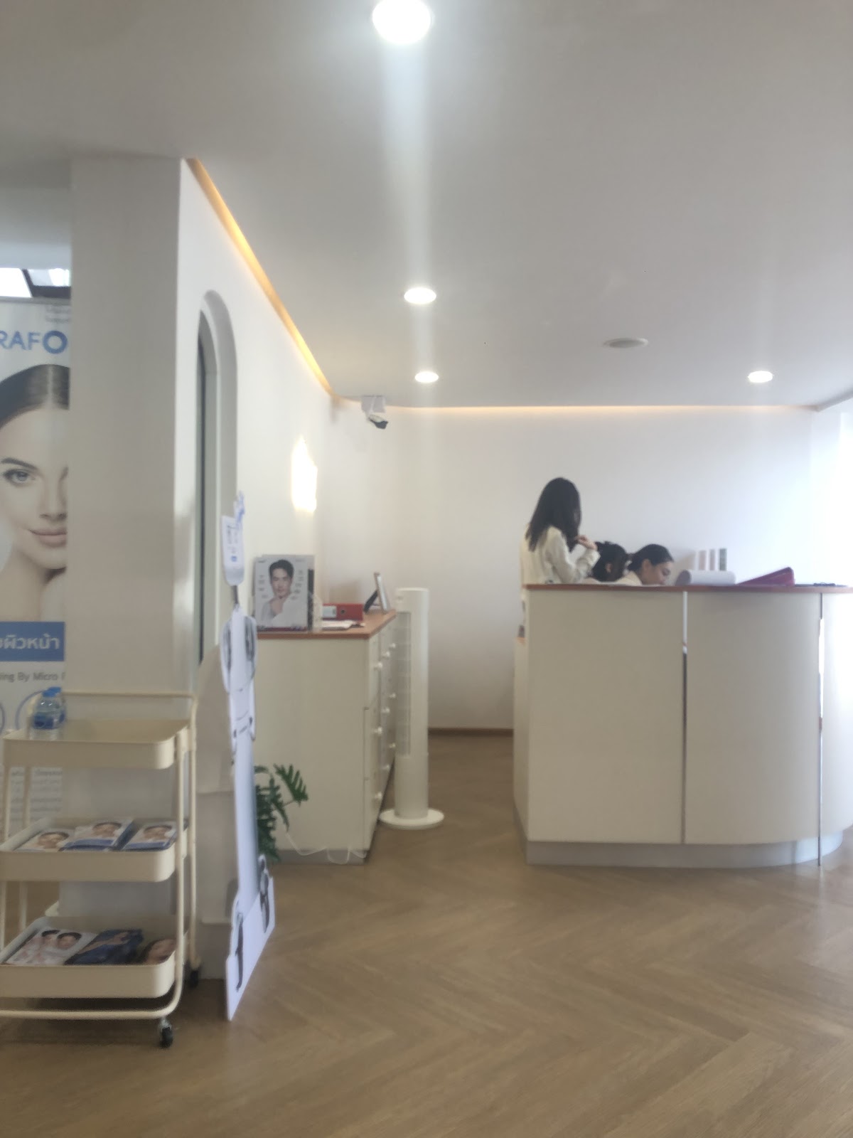 Glow Clinic Ramkhamhaeng 21