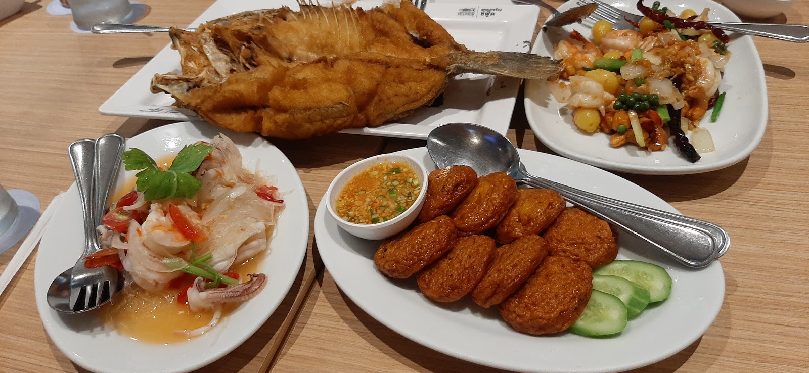 Laem Charoen Seafood Central Rama 9 Branch