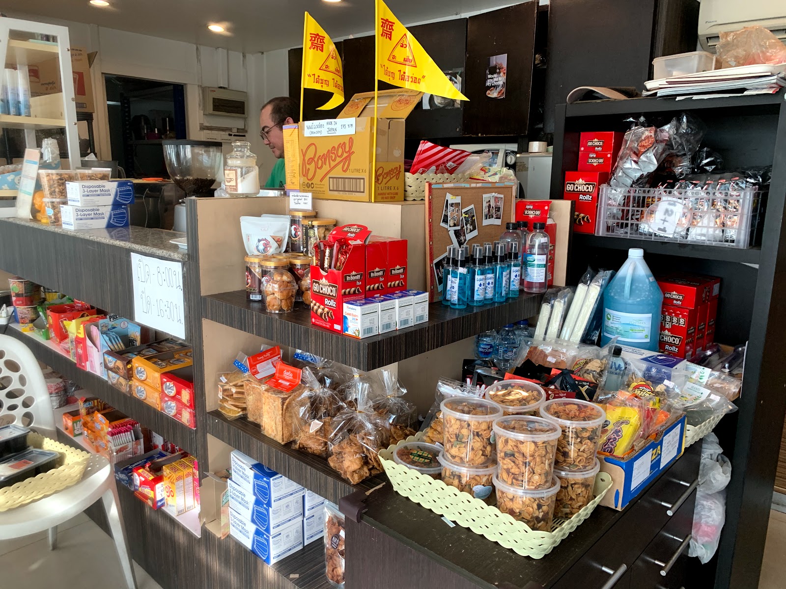 MIRACLE BEANS Coffee is a secret coffee shop hidden behind the wall of the V2 gas station.