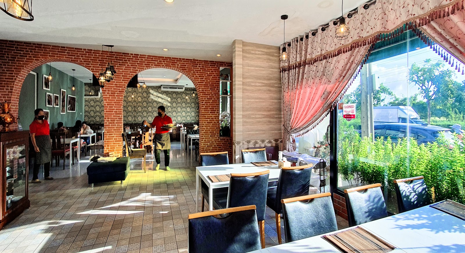 M&#038;M Watcharapore Indian Thai Halal Restaurant