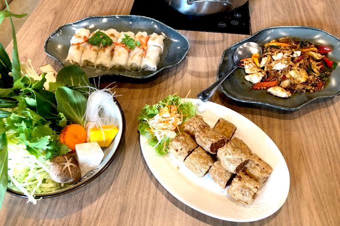 Participating in the revival of the ancient art of sukiyaki