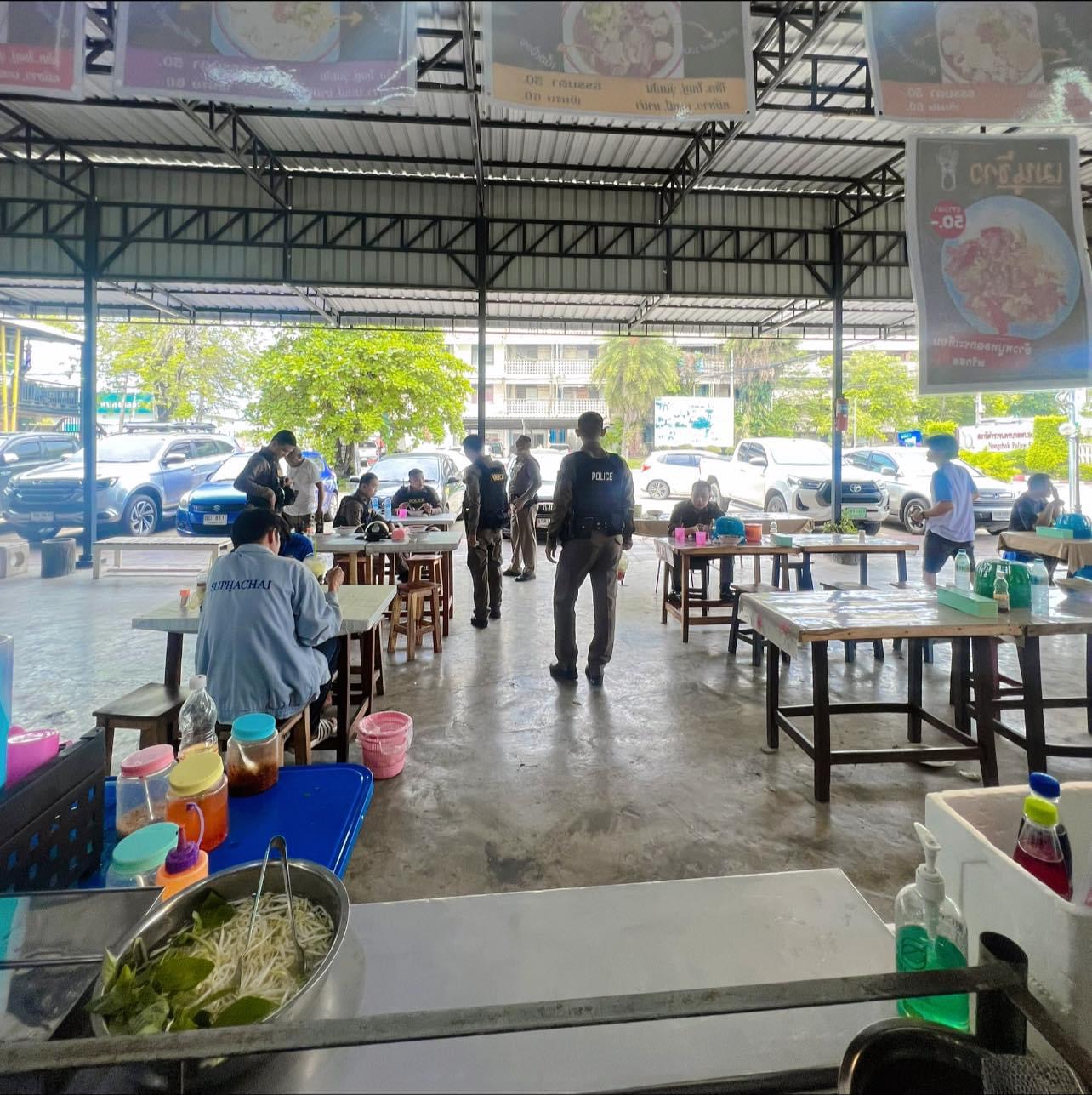 Teo Koh Deng Jephen (in front of Nong Chok Police Station)