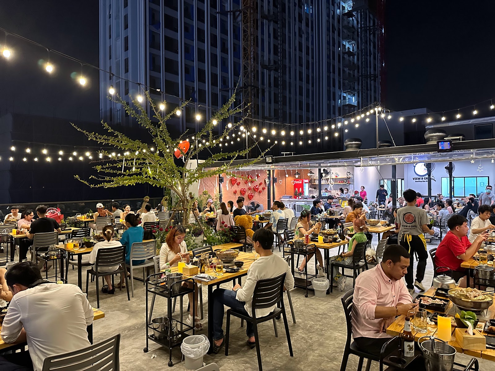 View &#038; Grill Rooftop Bar-B-Q