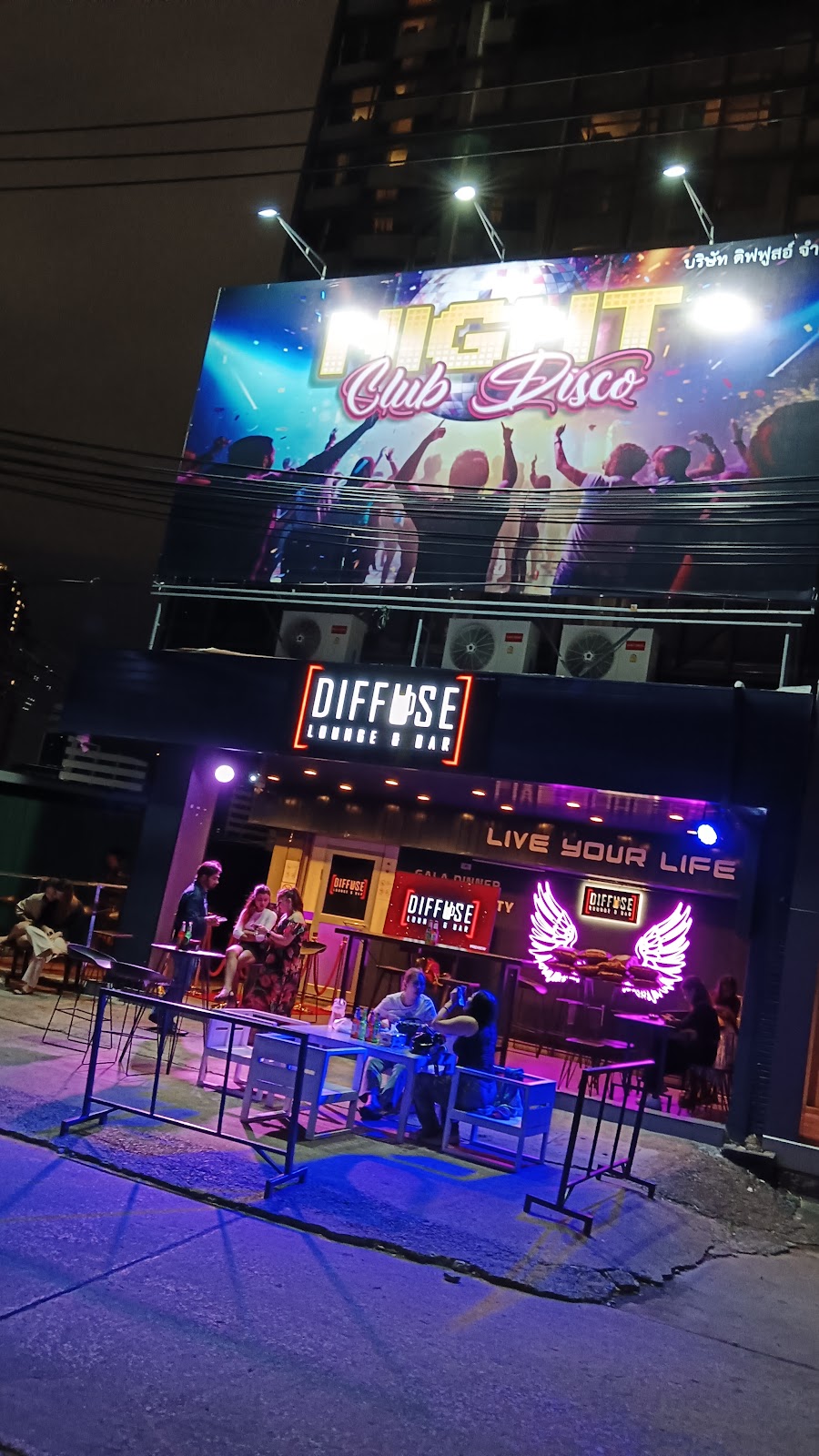 Diffuse Lounge & Bar