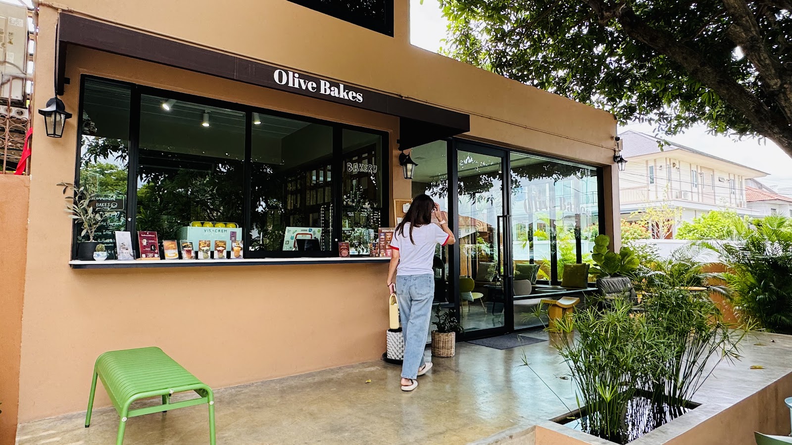 Olive Bakes