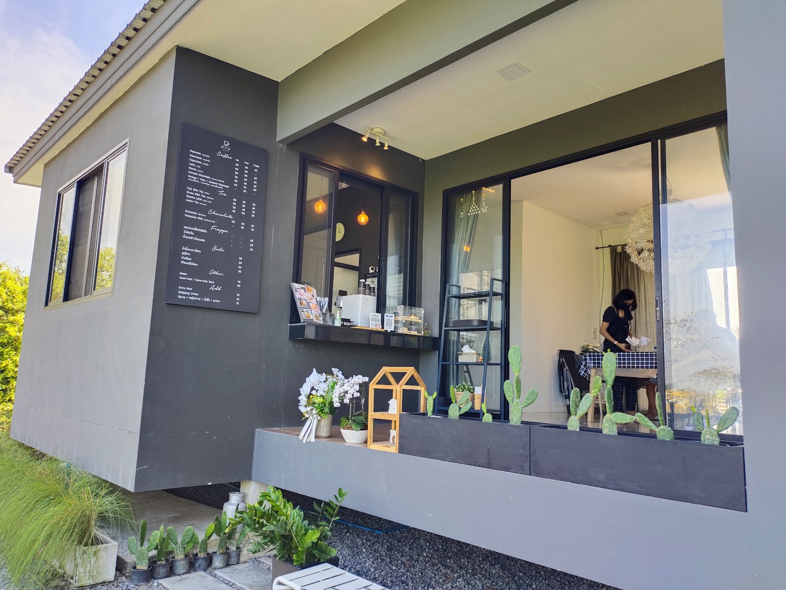 Muang Cafe Nong Chok