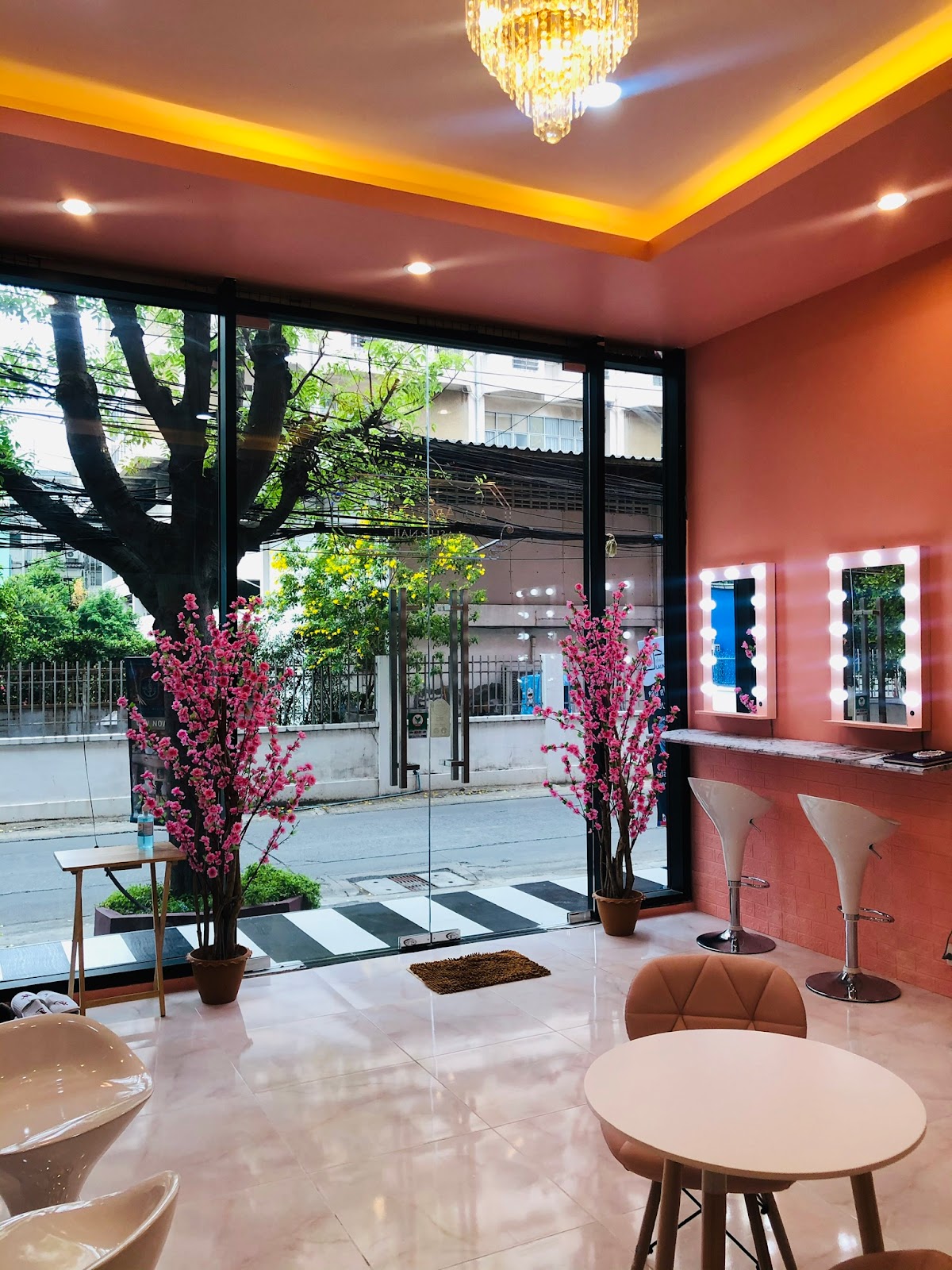 All about your lashes & nails