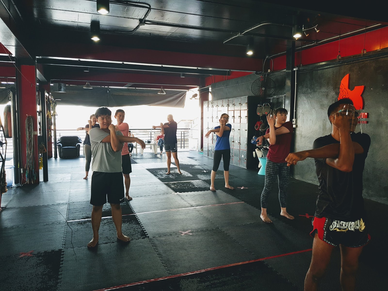 Kru Dam Gym Muay Thai Fang Thon Rat Burana Phra Pradaeng Branch