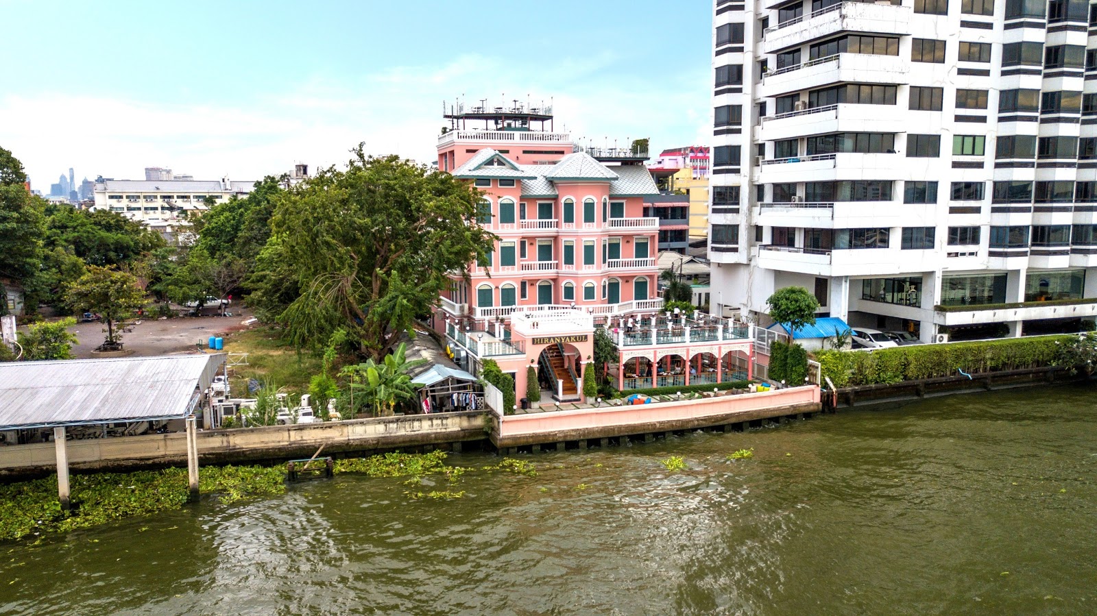 Hiranyakun Hiranyakun House Waterfront Restaurant