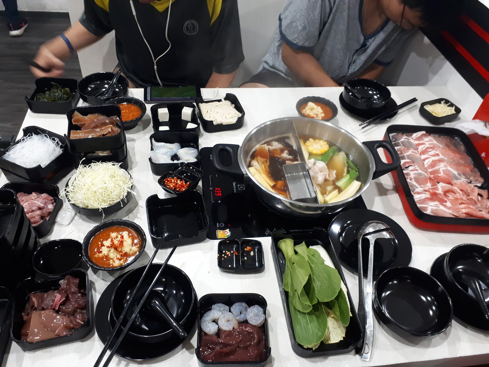 Try the Shabu Cheese at the Bangkaek Crossing store.