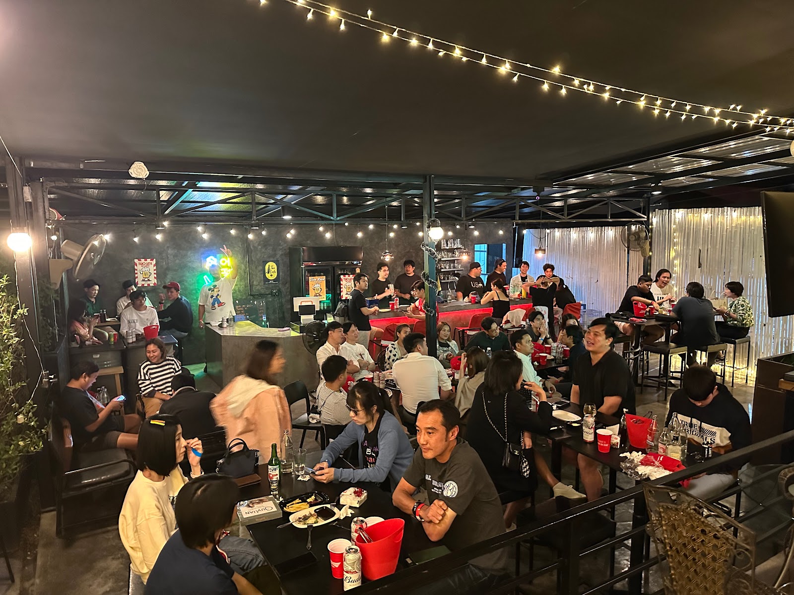 2 Late Bar