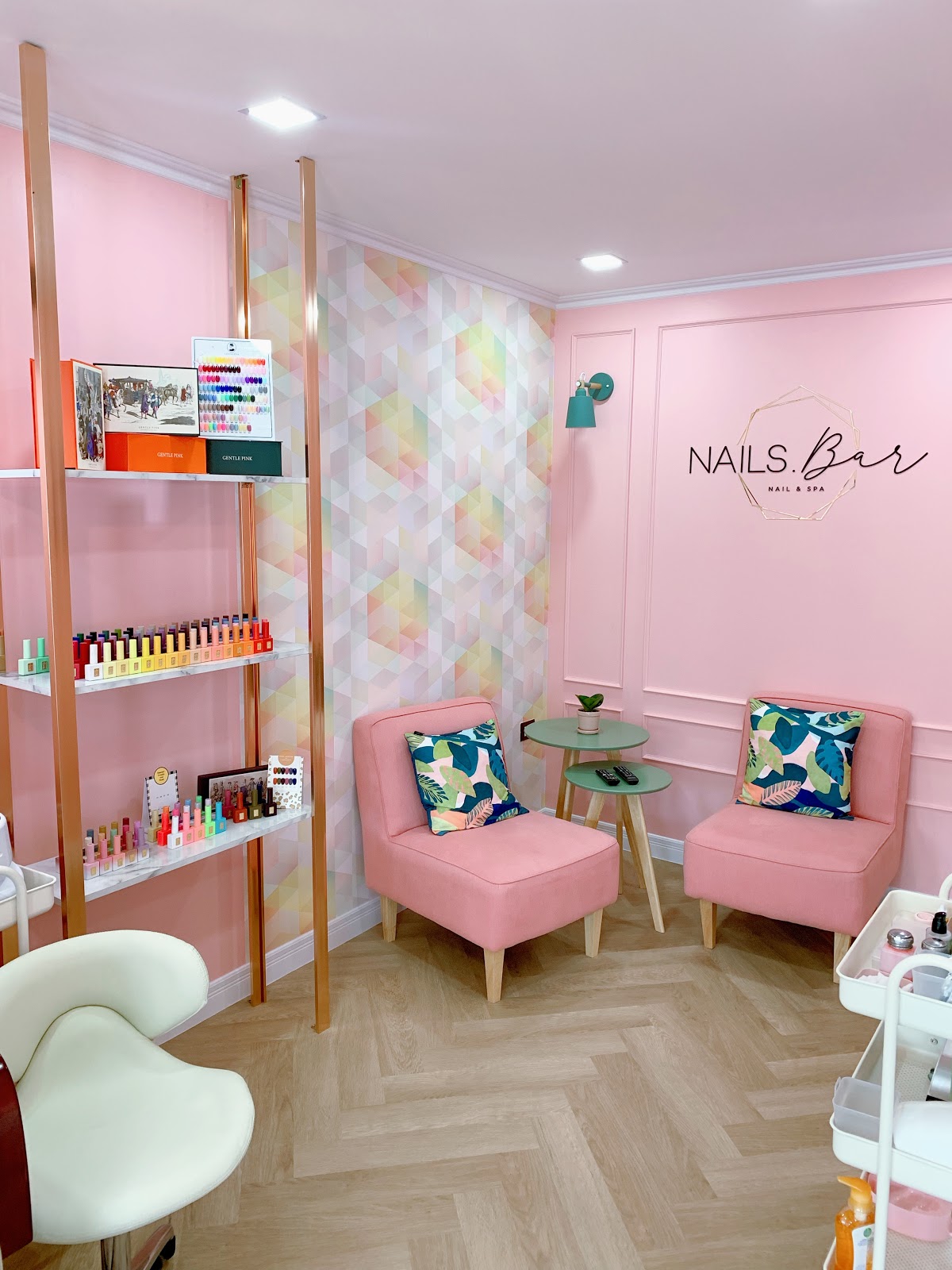 Nail Bar