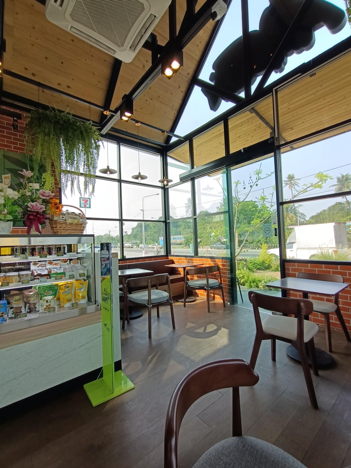 Cafe Amazon, Chai Thit Market (along the Taling Chan Railway Line)