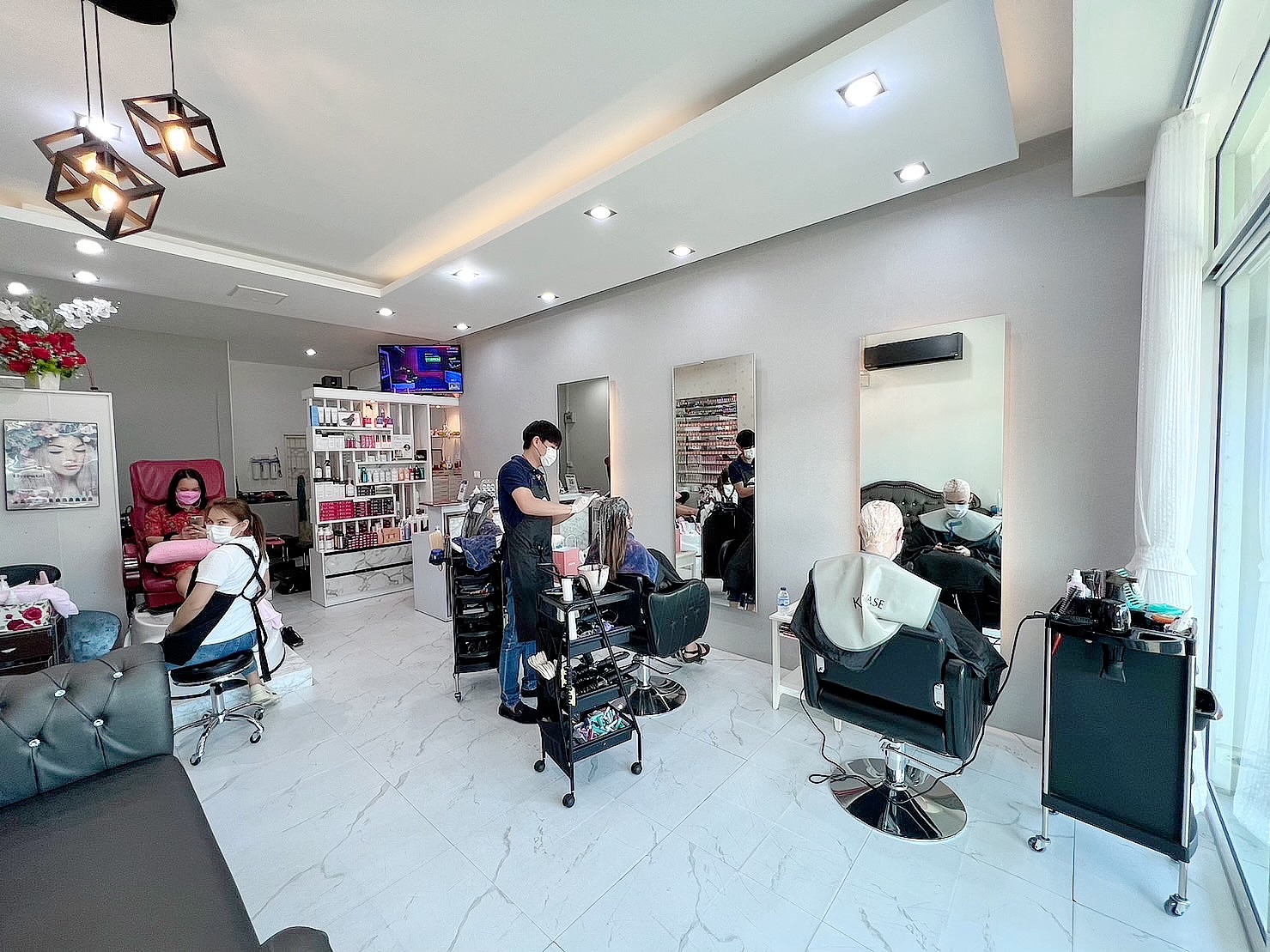 Tun Hwa Hair & Nail Studio