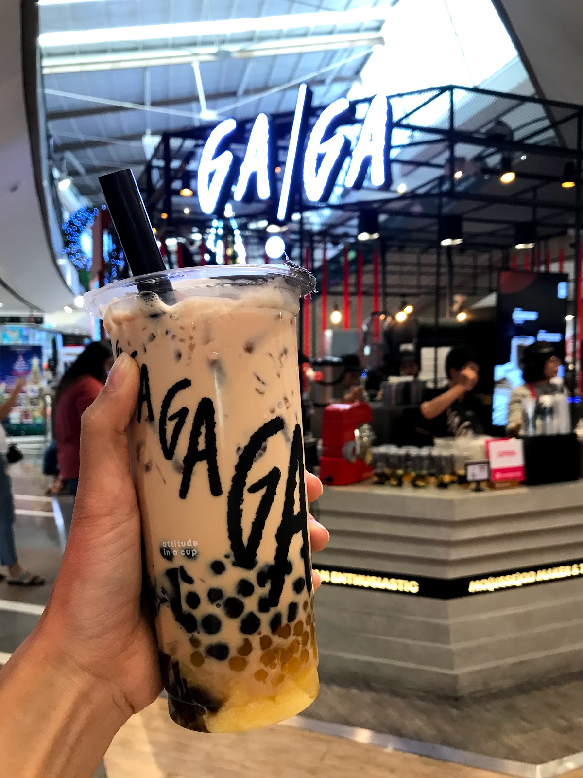 Gaga posture in a cup