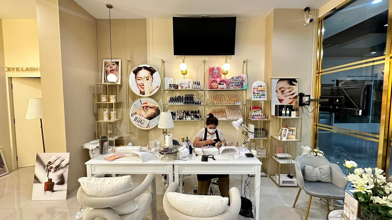 Naris Nails and Lashes