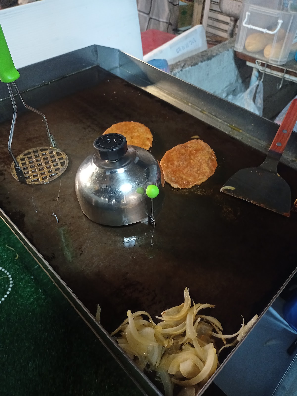 Broken Burger Bun Box (Ramkhamhaeng 53)