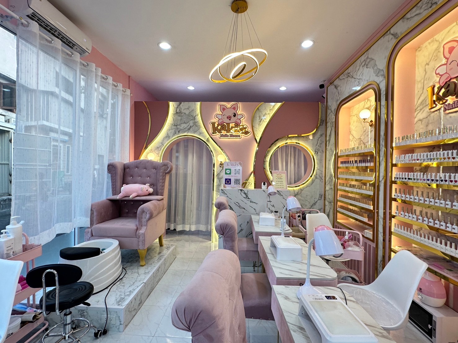 Kaki’s Nails House Indy Market