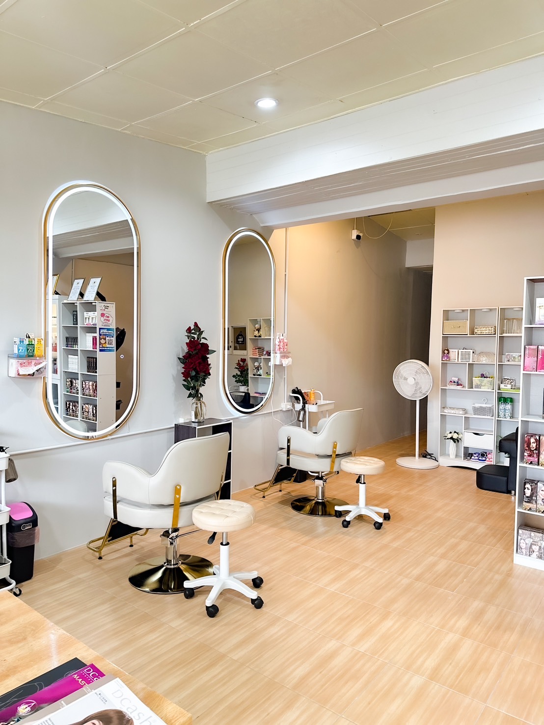 N QUEEN Beauty Salon, Prasat Manukit Road