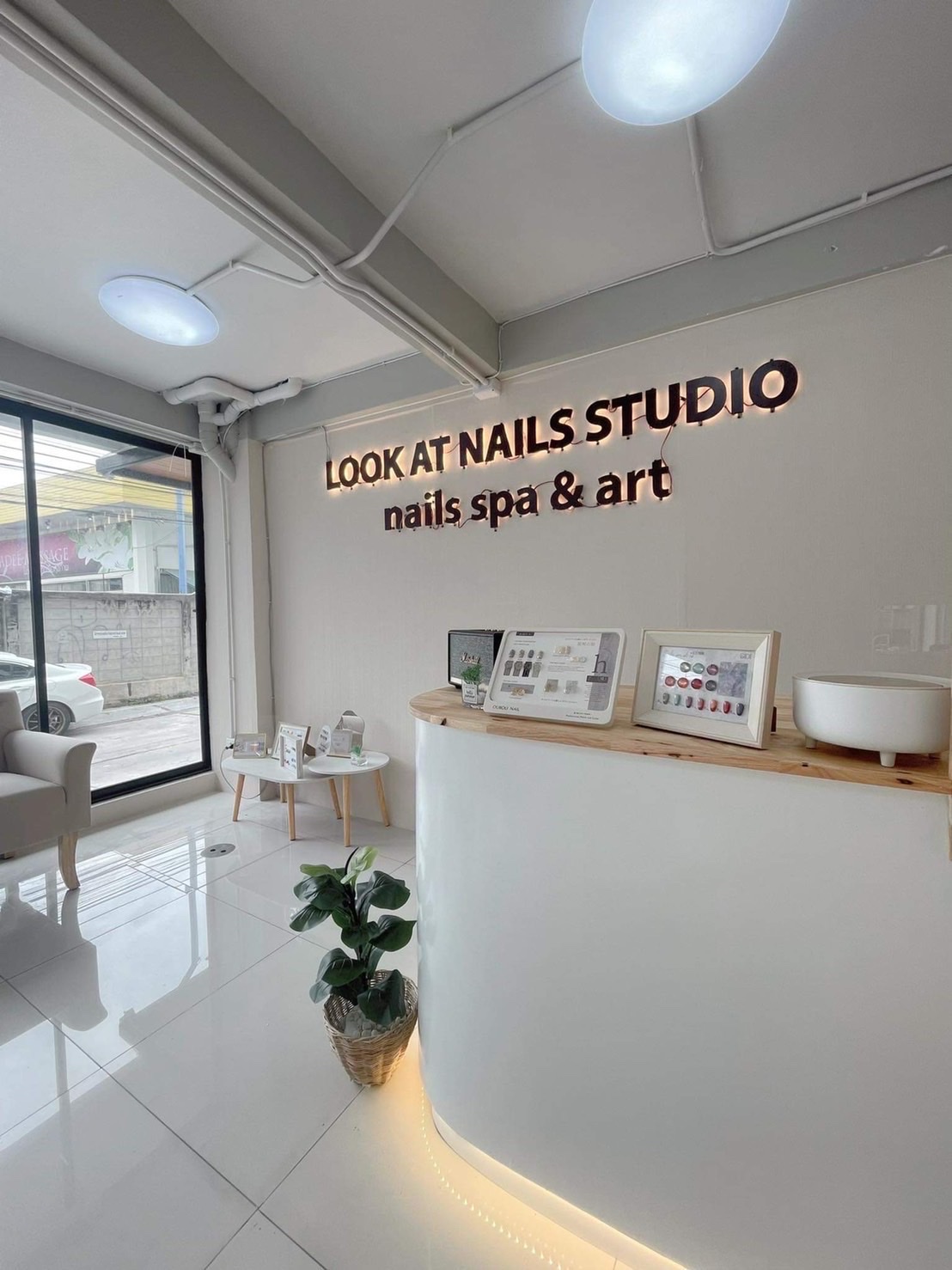 View nail studio