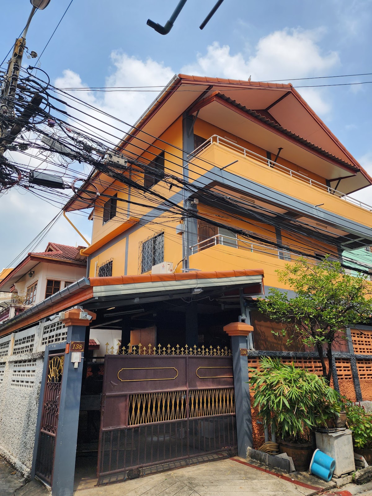 Pee Mew Mew Waxing Centre, Bang Kaek Junction