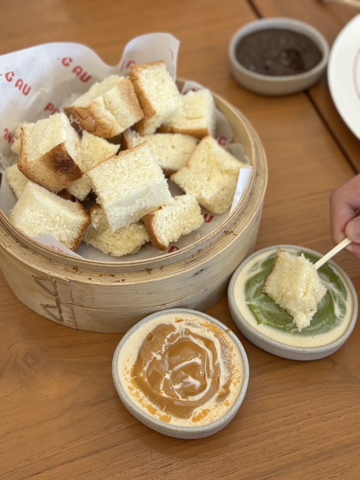 Pan-au-pan, fresh milk