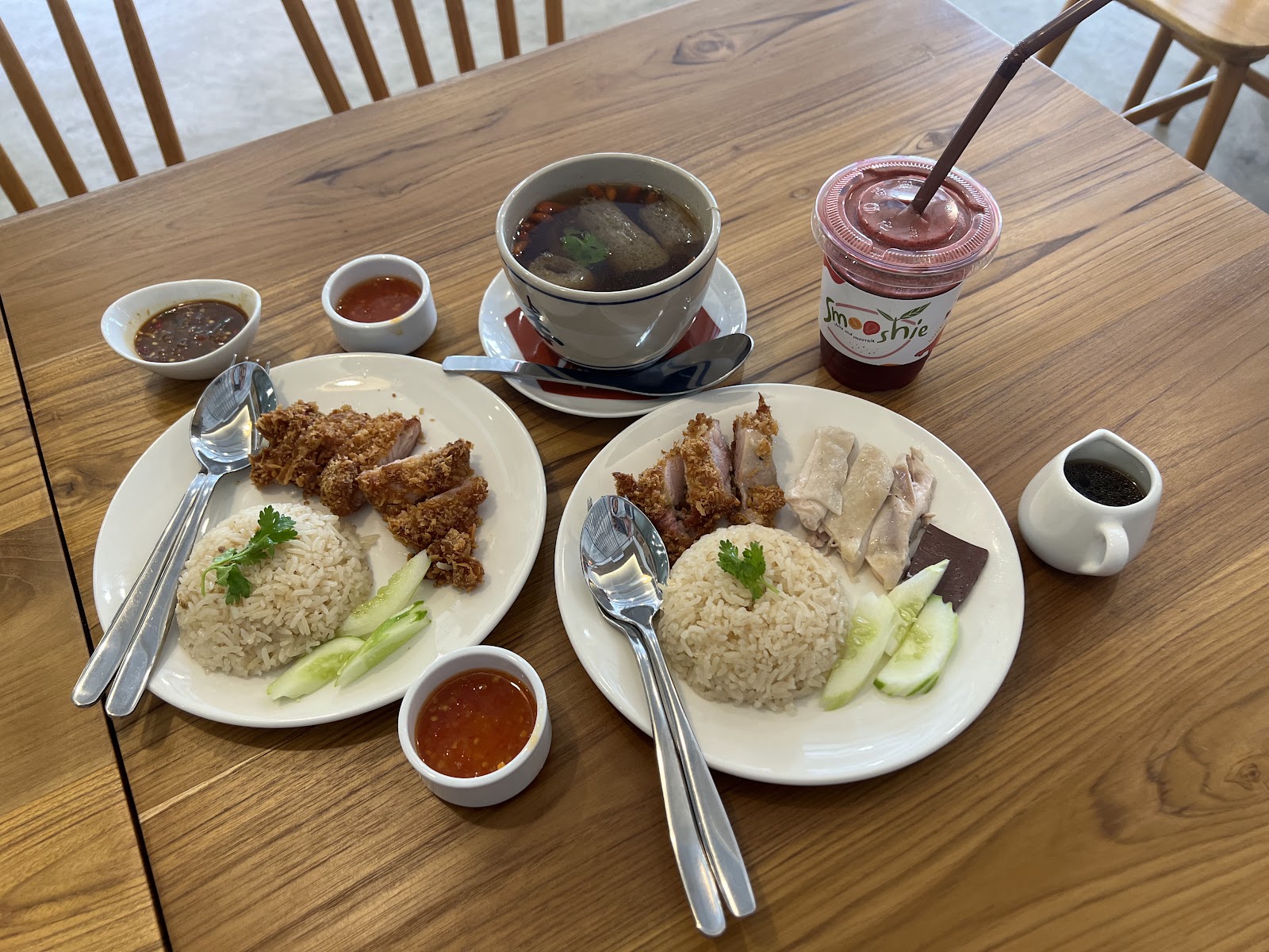 Fengcai Chicken Rice (Fengcai) behind the Southern People’s Association