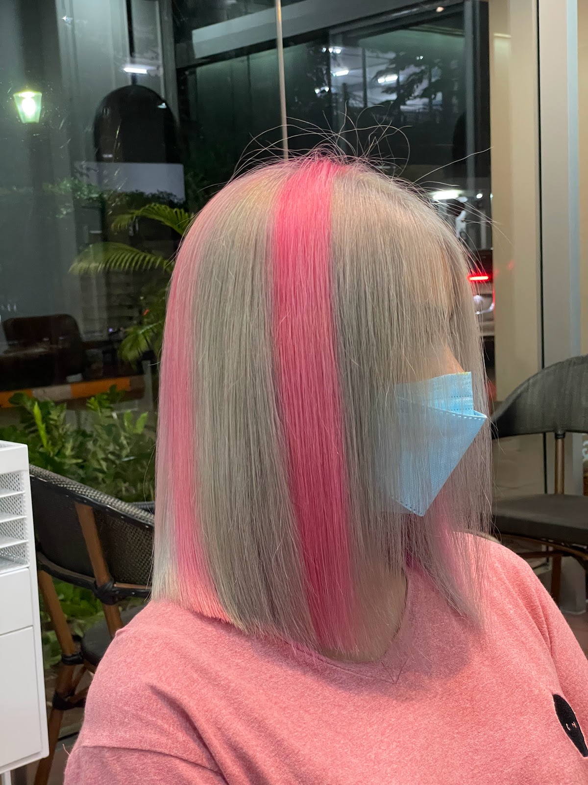 Looks Studio, a hair salon, hair cutting, hair coloring, hair perming, hair straightening, digital perming, root straightening, tip perming. Union Mall area, Lat Phrao Soi 1