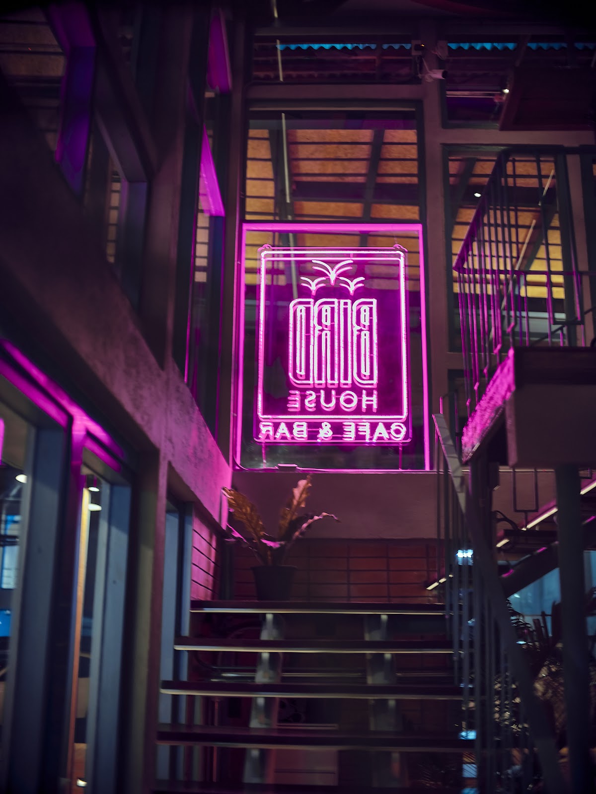 Birdhouse Cafe & Bar