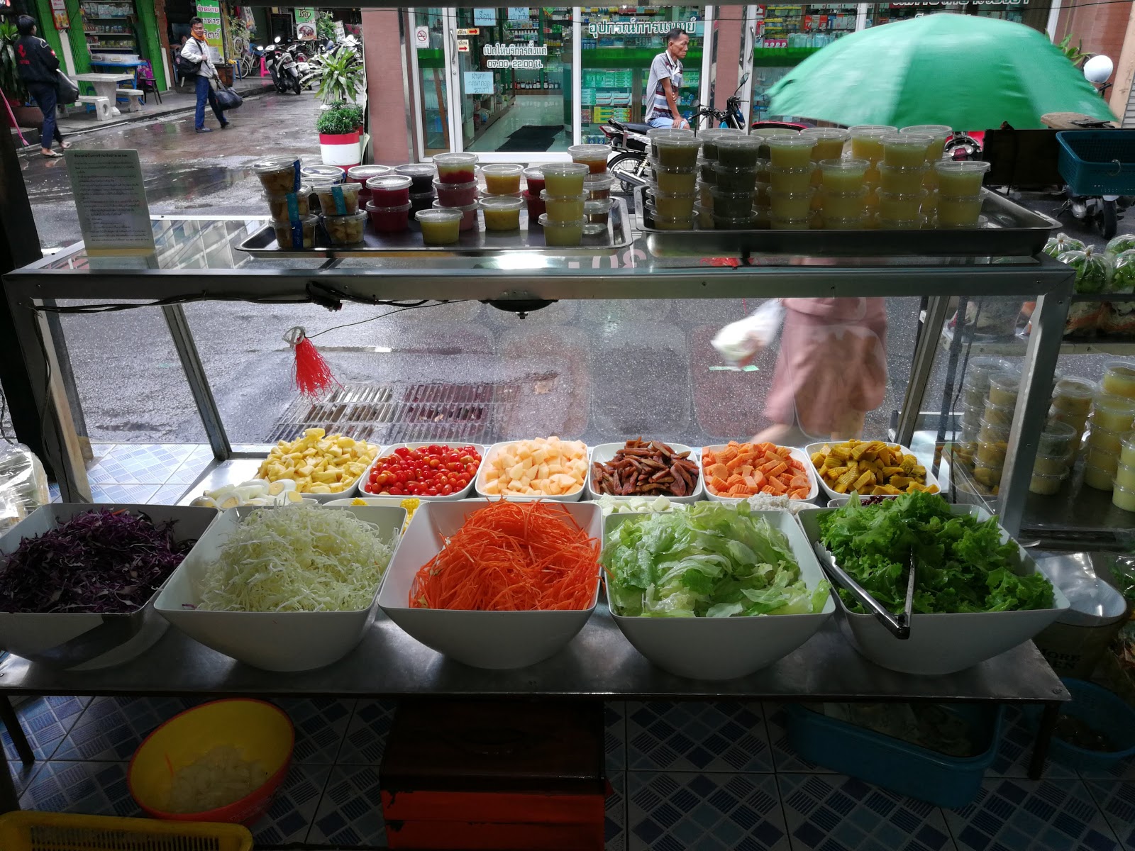 Vegetable and fruit salad