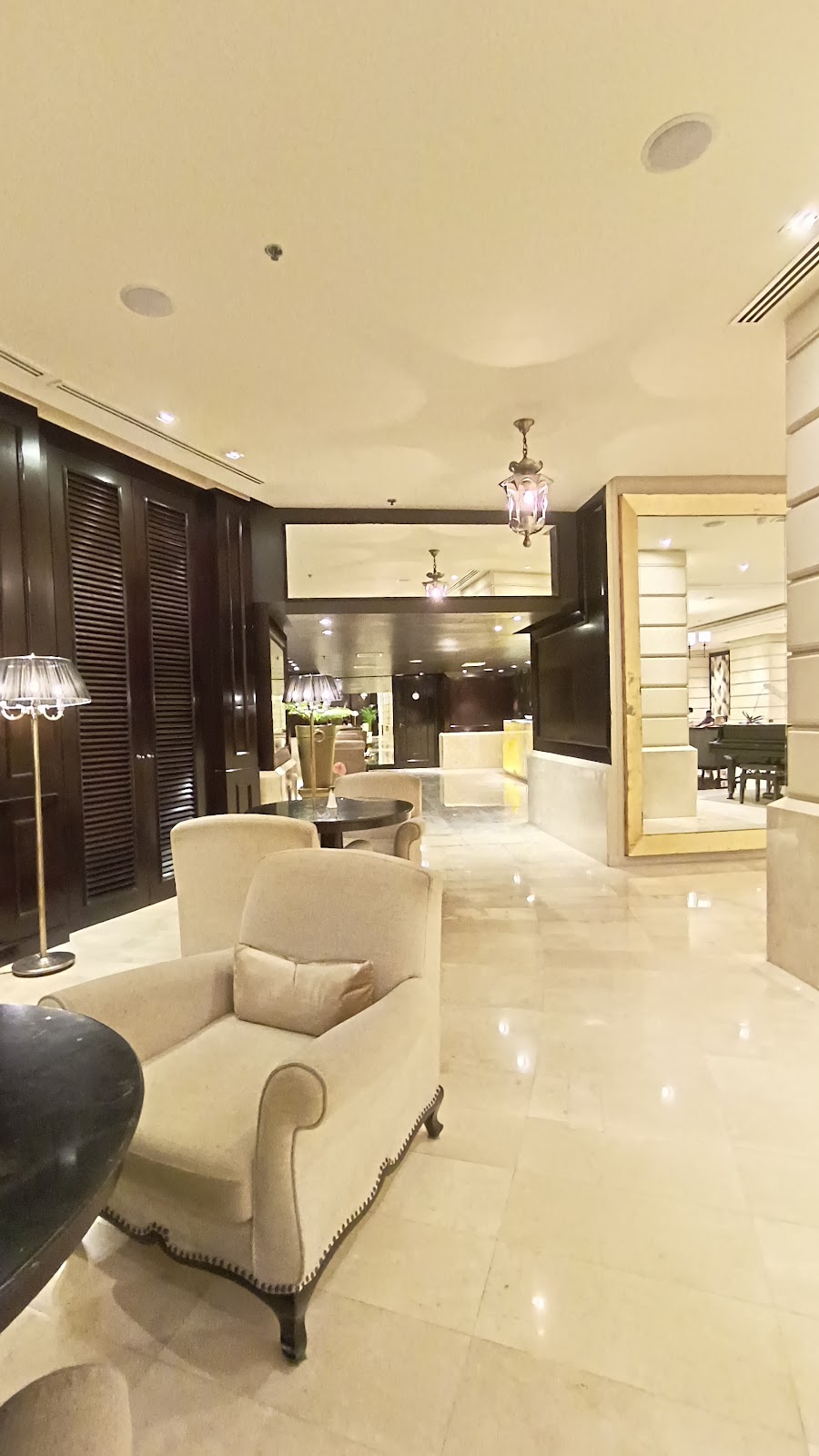 Female massage delivered by male therapist | Massage delivered to hotel room in Bangkok | You cannot choose staff | No shop