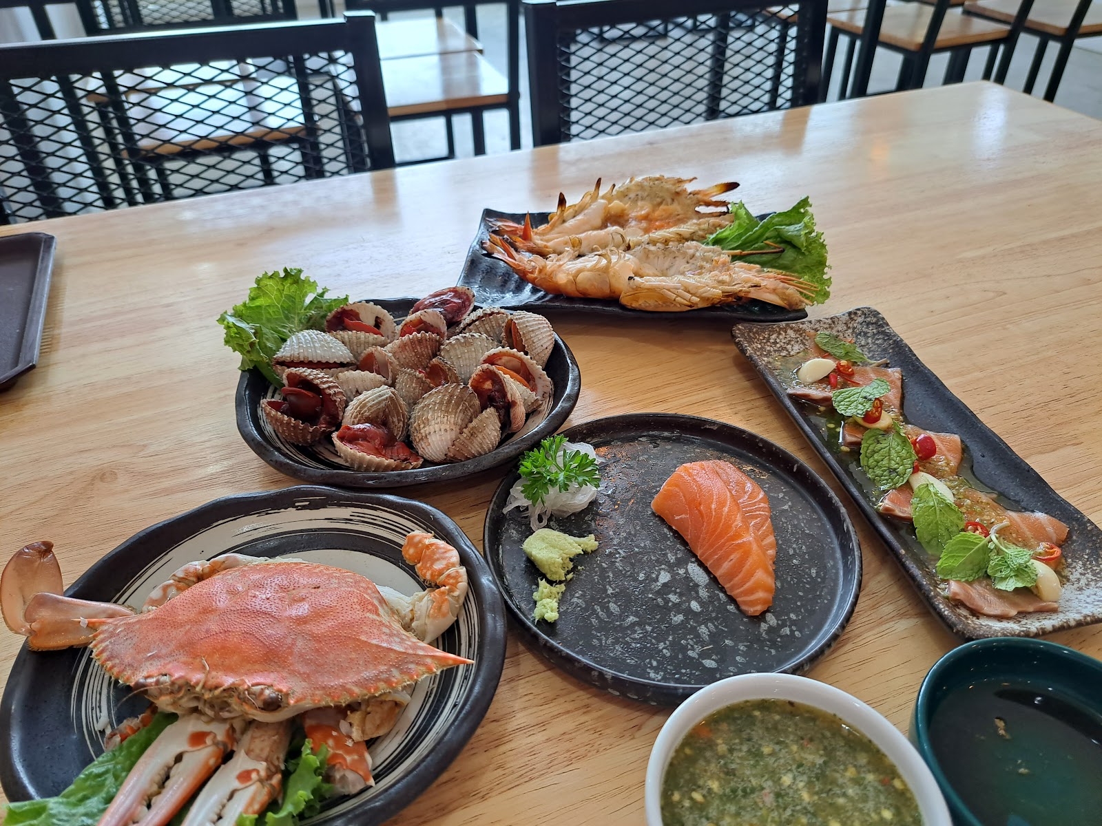 Luea Tae Hoi Seafood – Premium seafood with only the shellfish left