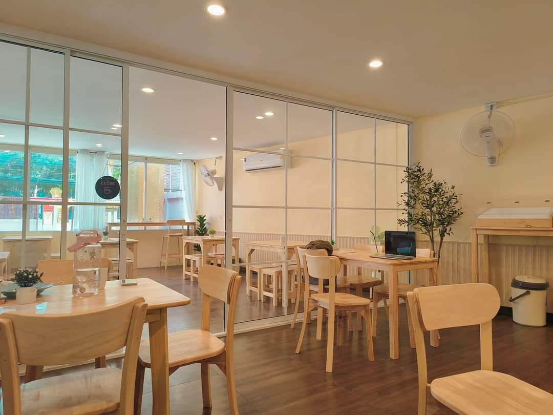 Pig & Bear Cafe Restaurant