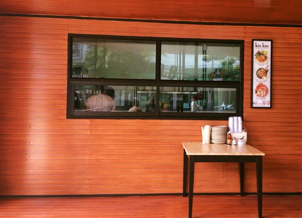 Chinese noodles served with crab curry