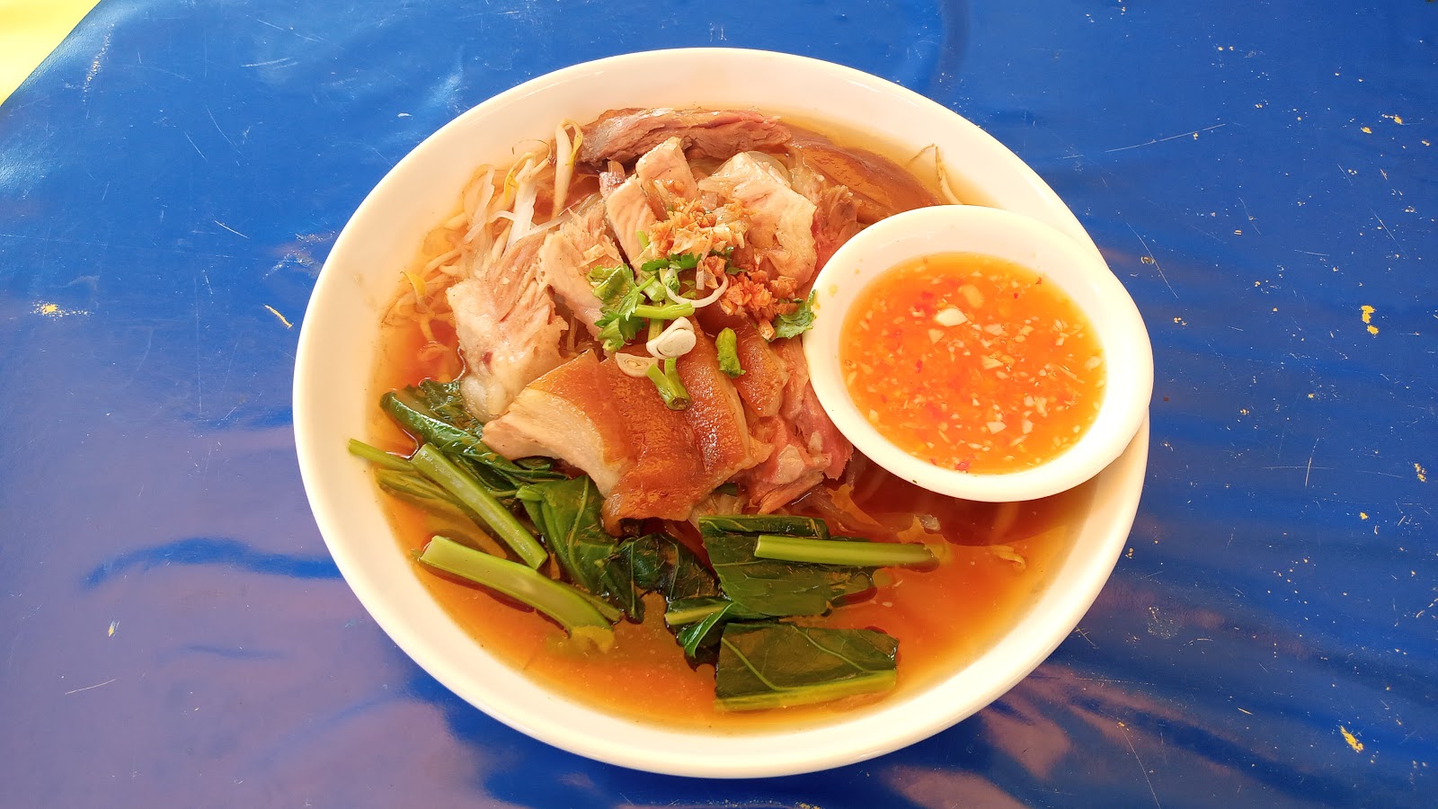 Nok Khao – Braised pig’s trotters and blood
