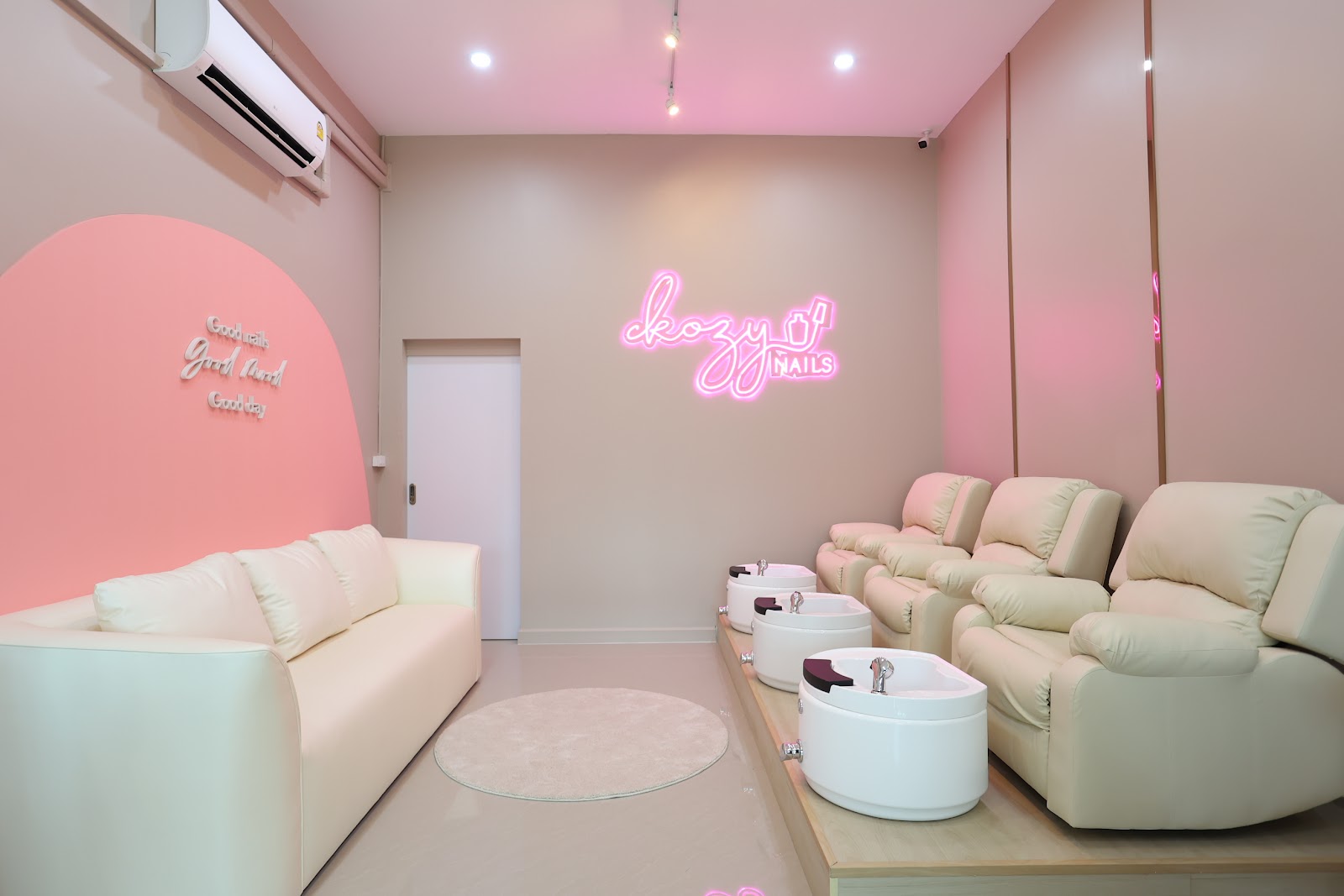 Cozy Nails & Spa BKK