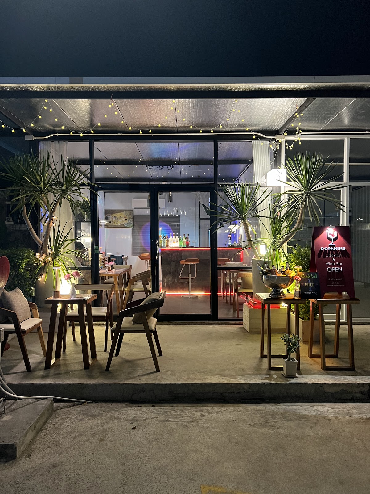 Dopamine Cocktail &#038; Wine Bar