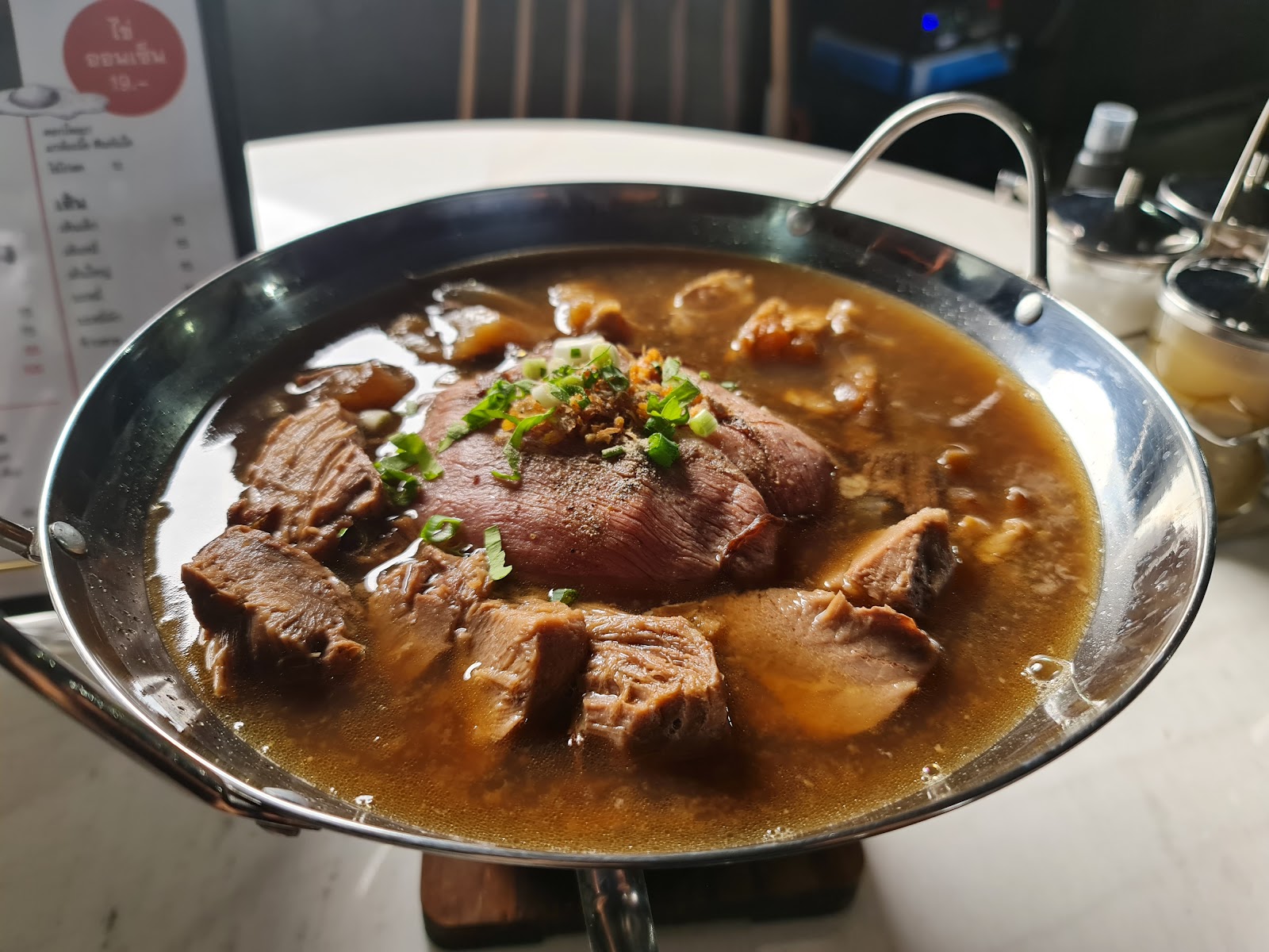 Khun Dep Teew Tung Hot Pot Bar, Watcharapon