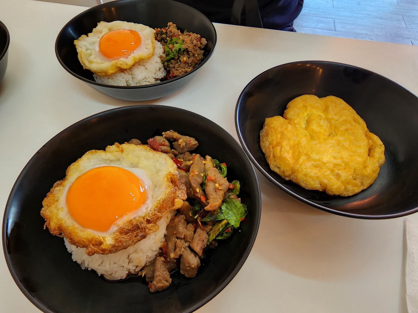 Moomgapao Mamkaprao Shell Kanchanapisek