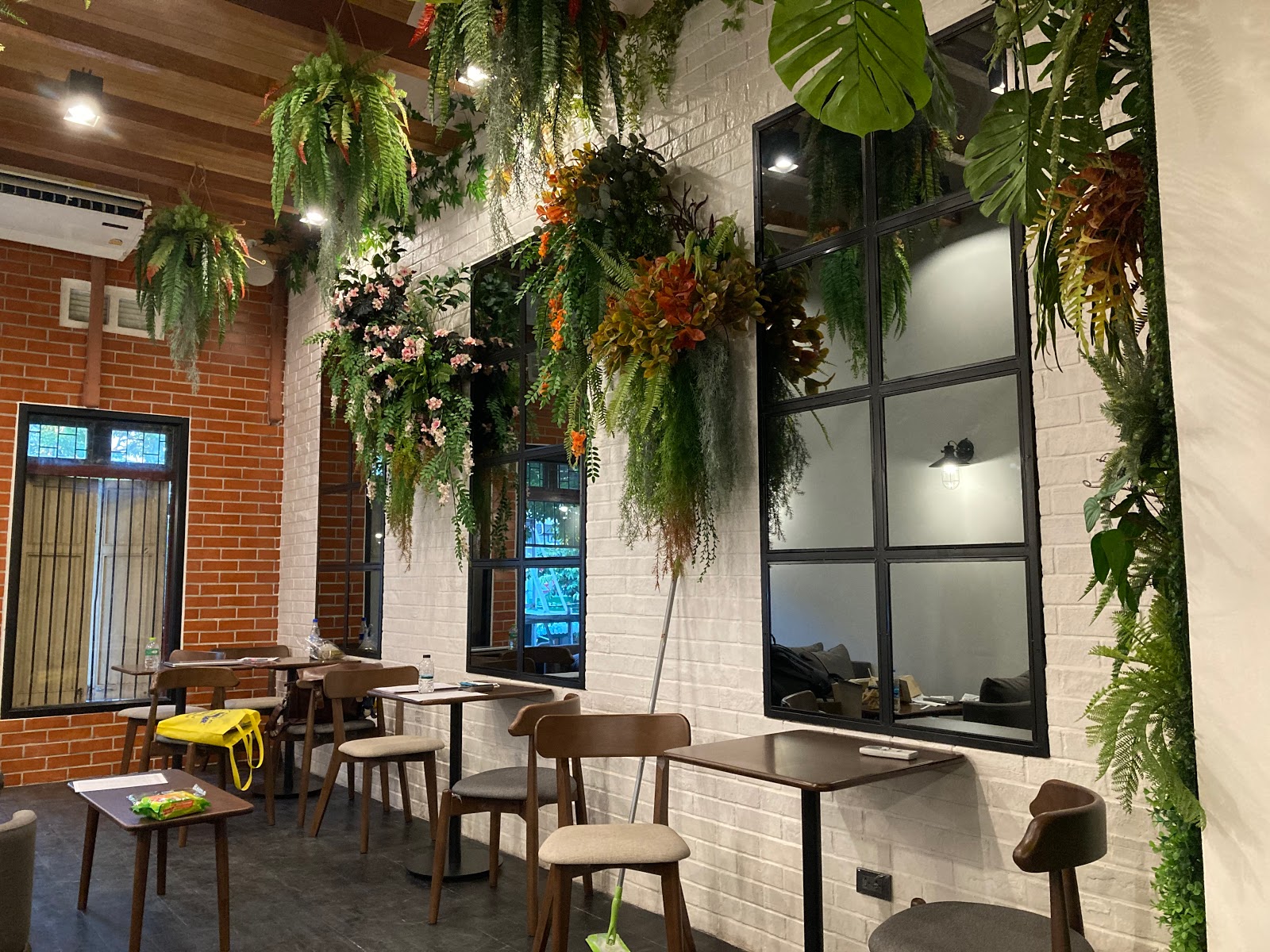Cafe Amazon, Cafe Amazon, Wat Kaek Silom branch