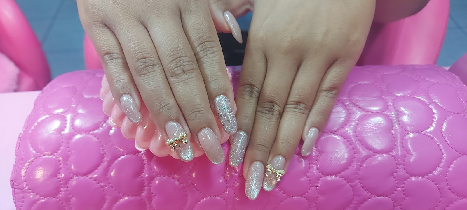 Gel nail salon for women.