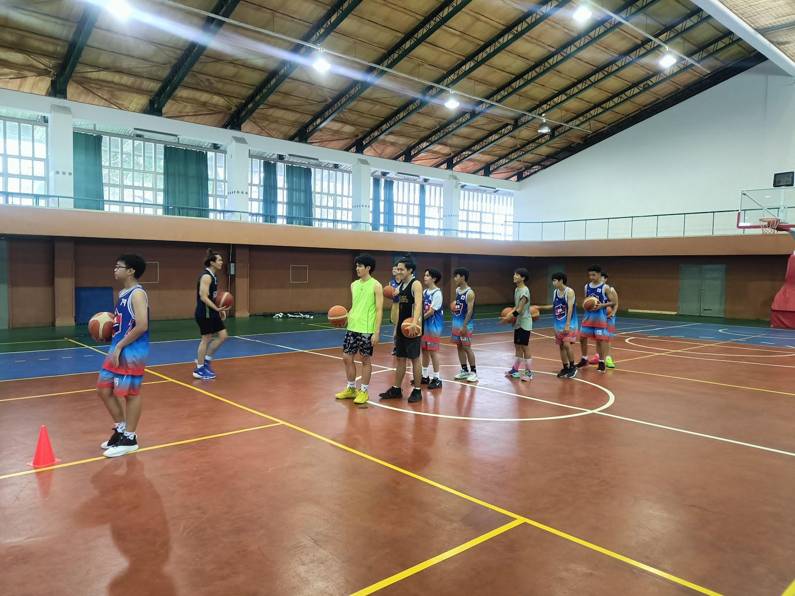 I teach basketball at AN Basketball Academy.