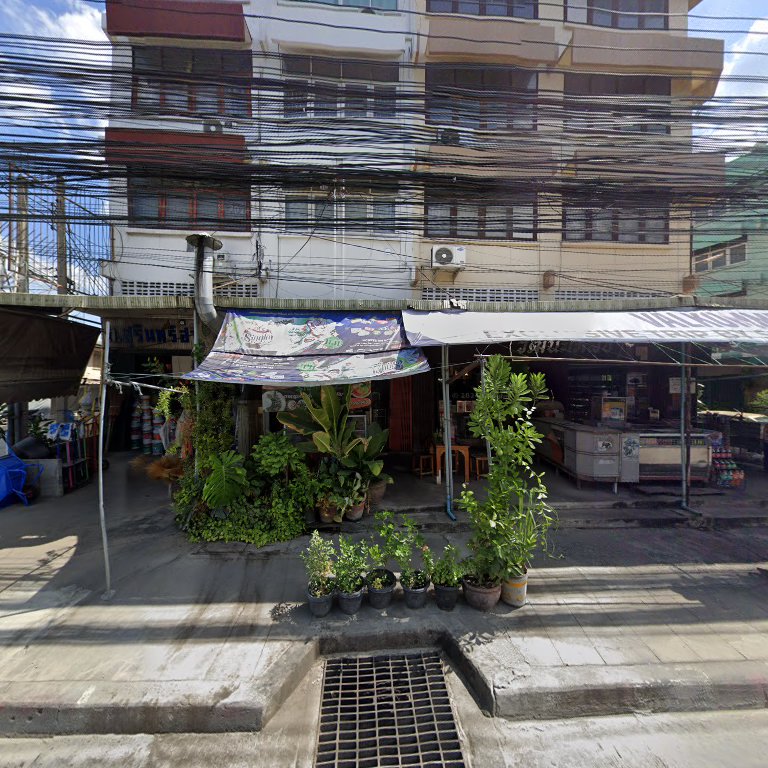 Auntie Sao’s Restaurant (made-to-order dishes and pork tom yum noodles)